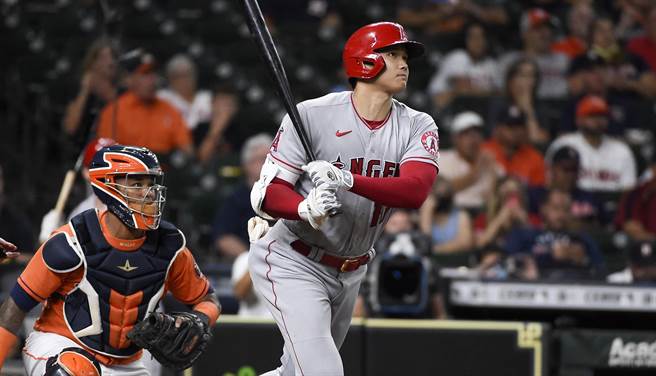 大谷首打席就开轰(美联社)