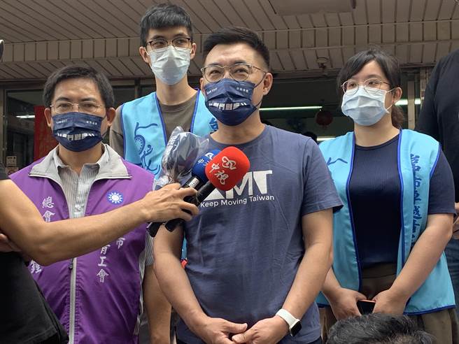 國民黨主席江啟臣抨擊執政黨，拋出中正紀念堂改名議題根本是移轉焦點。(林欣儀攝)