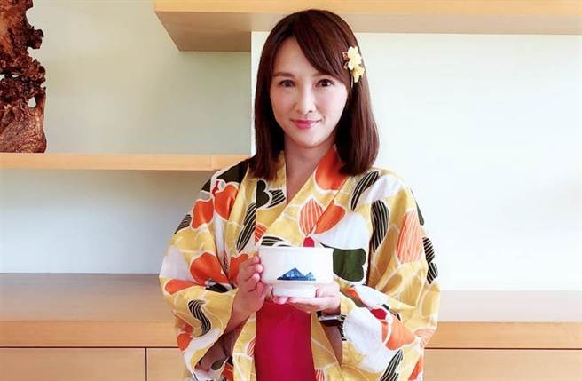 刘芯彤被网友封为「正港美女主播」。（图／刘芯彤脸书）