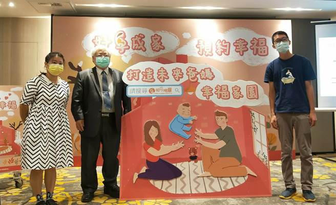 李先生和李太太结婚5年求子无果，今年7月进行第3次人工生殖疗程，适逢补助方案上路，也成功迎来好「孕」。（王家瑜摄）