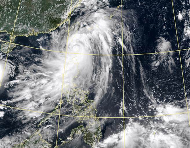 台灣本島幾乎全屬陸上警報區域，僅台北、基隆尚未列入。（中央氣象局提供）