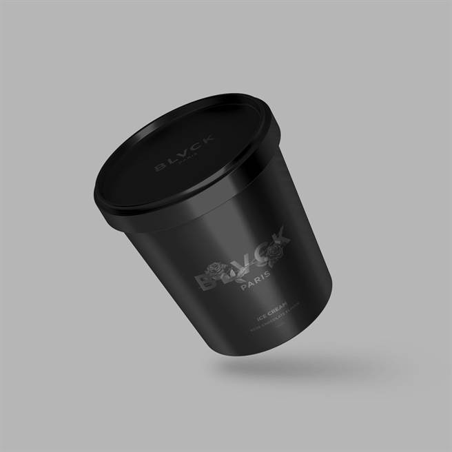 遠百信義A13 BLVCK闇黑玫瑰巧克力冰淇淋，9月底獨家販售，價格店洽。（遠百提供）