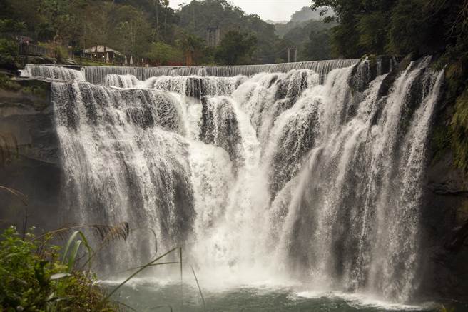 十分瀑布公園9月12日起停止入園。（新北市觀旅局提供）