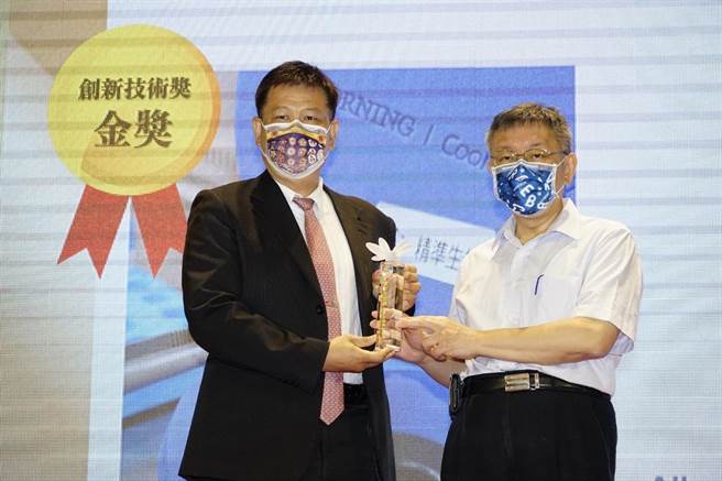 台北市长柯文哲（右）。（北市府提供／张颖齐台北传真）