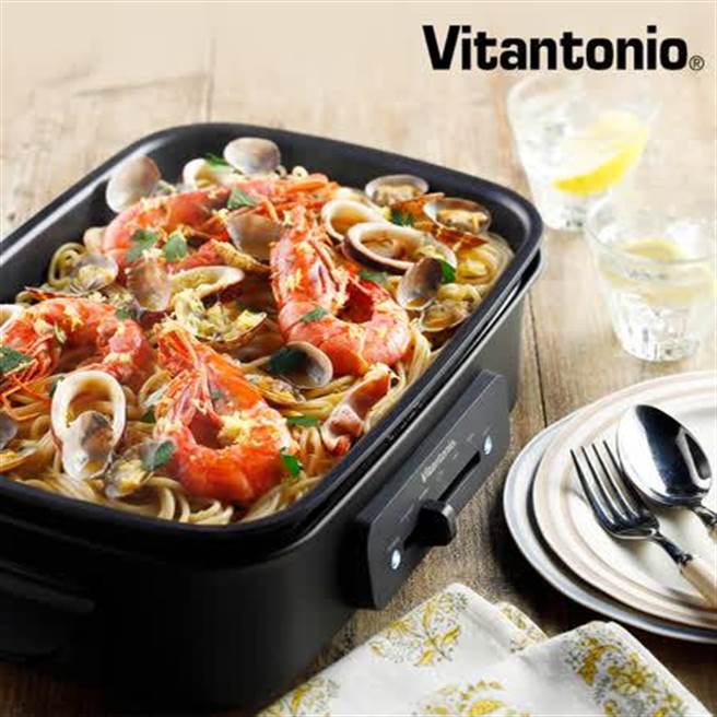 Vitantonio多功能电烤盘，原价4980元，远传friDay购物限时特价3980元。（远传friDay购物提供）