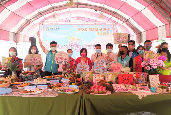台南市後壁區農會舉辦「後壁米、國產鴨、健康呷」推廣活動，聘請餐飲專家以在地出產稻米、後壁特產鴨肉，推出8道創意料理。（劉秀芬攝）