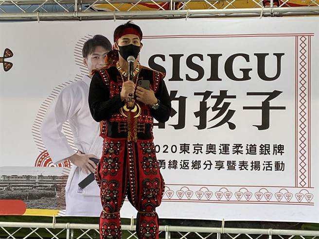 東奧柔道銀牌楊勇緯返台後首次回到故鄉屏東獅子鄉，參與分享見面會。(伍麗華提供)