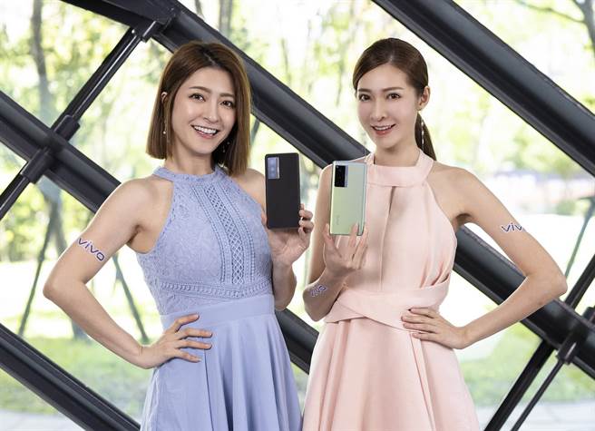 vivo推出了全新影像旗舰X70系列，24日起开放预购，vivo官方商城及全台体验店预购，即送4重优惠活动。（vivo提供）