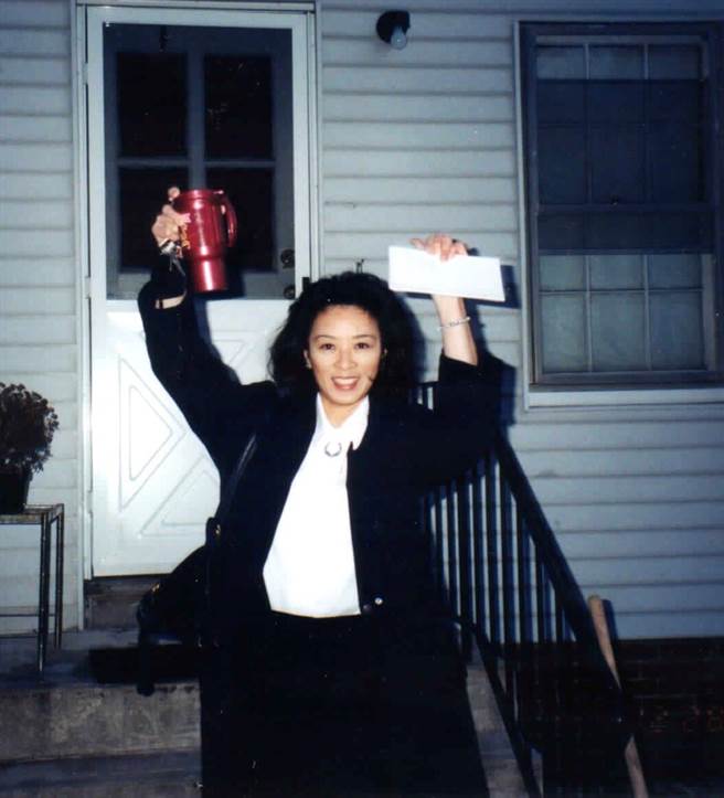 華裔空姐鄧月薇（Betty Ann Ong）被認為是911事件中，首個發出示警的人。（圖／摘自Twitter Maria Cid Medina @MariaKPIX）