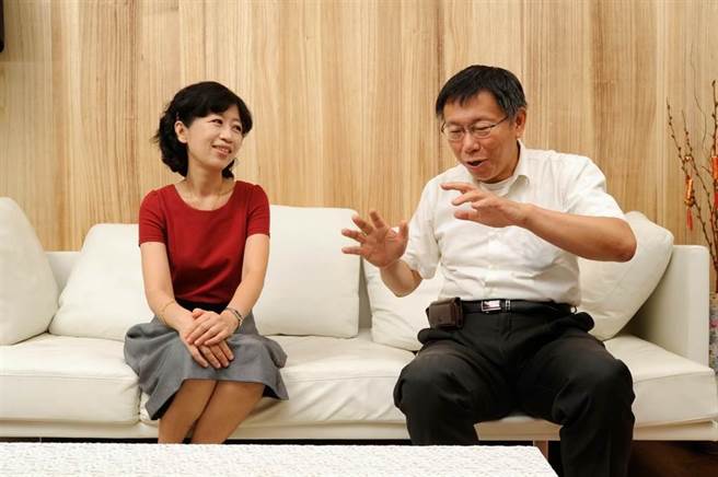 台北市長柯文哲（右）和妻子陳佩琪（左）。（摘自陳佩琪臉書／張穎齊台北傳真）