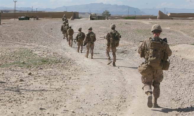 CNN认为，美国对911事件的强硬反应，造成的伤害其实不亚于该次恐攻。图为反恐战争期间美军于阿富汗巡逻。（图／DVIDS）