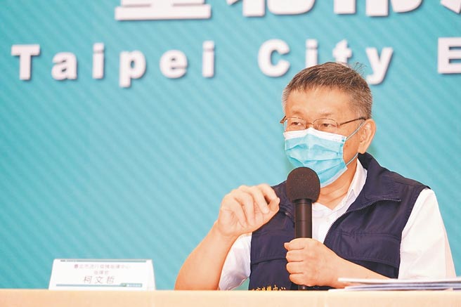 台北市长柯文哲昨再度向中央开炮，批与其花8400亿去搞防疫，疫苗买来打一打，不就解决了？何必搞得大家这么痛苦。（北市府提供／游念育台北传真）