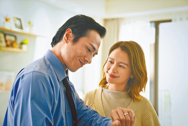 莊凱勛（左）與徐若瑄首次在螢幕扮演夫妻。（HBO Asia提供）