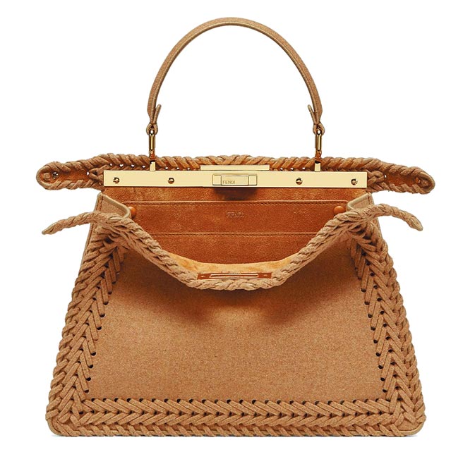 FENDI Peekaboo系列咖啡色法兰绒ISeeU包，15万8000元。（FENDI提供）