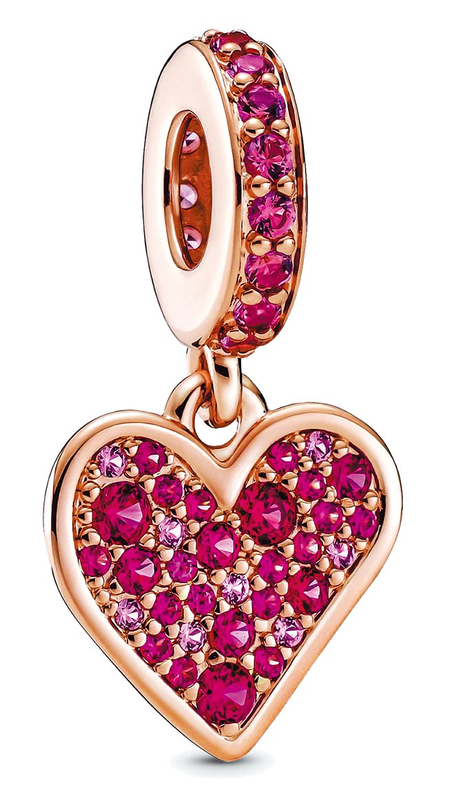 PANDORA鍍14k玫瑰金璀璨手繪紅心吊飾，2880元。（PANDORA提供）