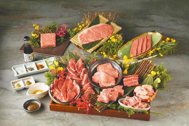 「老乾杯手切和牛燒物組」匯集10種奢華肉品，更附贈多達9款沾醬。（乾杯集團提供）