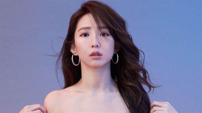 「瑶瑶」郭书瑶近日在IG上晒出泳装辣照，吸引粉丝的目光。（图／IG＠yaokuo）