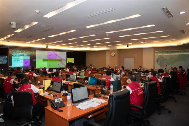 台中市府11日下午2時將「璨樹颱風台中市災害應變中心」升為一級開設。（盧金足攝）