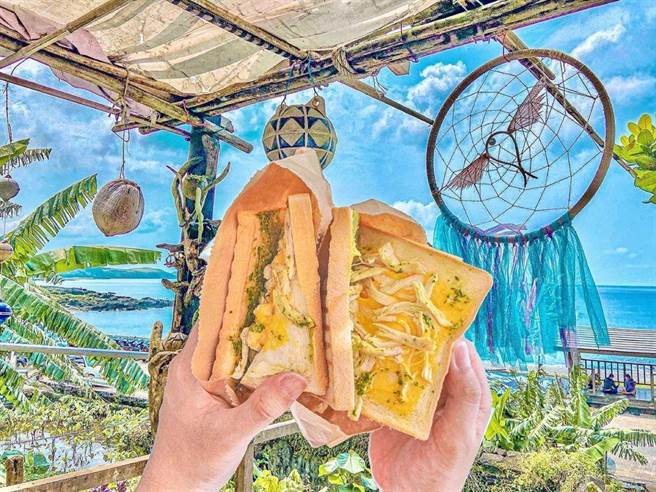 【蘭嶼旅遊】當地才有的各式飛魚美食搭配無敵海景，一定要來！（圖／ReadyGo提供）