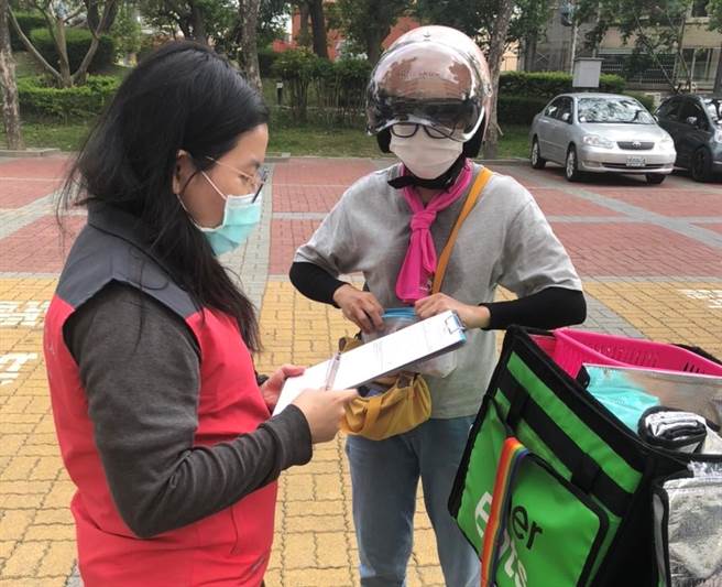 守护外送员安全，台中市府要求外送平台应评估天候妥适分派。（台中市府提供／卢金足台中传真）
