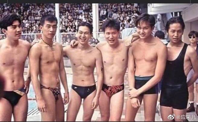 应采儿出卖陈小春清凉旧照，赫见张学友、张智霖也在其中。(翻摄自应采儿微博)