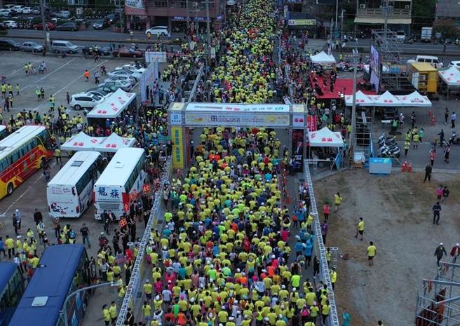 最终投票结果出炉，由号称全国最具有人情味、农村特色的彰化「台湾米仓田中马拉松」以2万3551票拿下冠军，成为国人最喜爱的赛事，消息传回彰化让乡亲都相当高兴。(县府提供／吴建辉彰化传真)