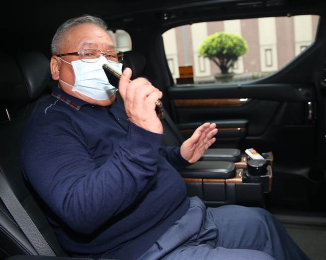 錢櫃KTV林森店大火造成6死慘劇，台北地方法院以錢櫃董事長練台生犯罪嫌疑重大，有逃亡之虞，裁定延長限制出境、出海8個月。（資料照，陳君瑋攝）