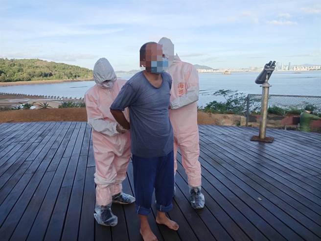 金门岸巡队说明查获与处理过程。（金门岸巡队提供