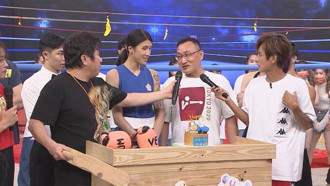 制作单位也特别邀请「筱雯爸爸」来到现场帮黄筱雯庆生。（民视提供）