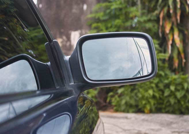 一名30多岁的廖姓男子透过网路交友认识了未成年的少女，却一时没忍住欲望与她发生性关系。（示意图／Shutterstock）