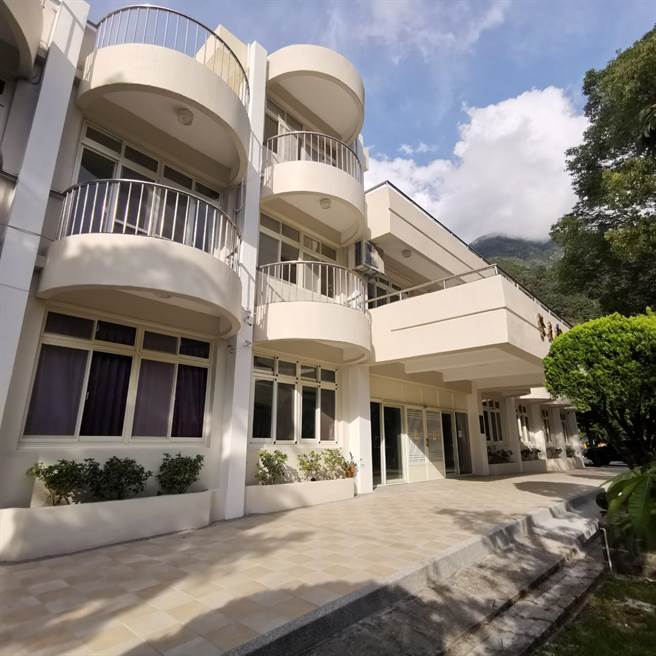 谷關警光山莊經修繕後，外觀美輪美奐。(台中市警局提供／林欣儀台中傳真)