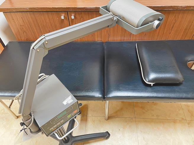 雲林縣虎尾鎮若瑟醫院的「醫療用遠紅外線儀」俗稱「氣功機」，是中西醫合療利器。（若瑟醫院提供／張朝欣雲林傳真）