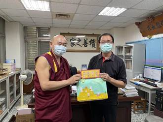 印度喇嘛捐款贈月餅 支持雲林家扶送愛