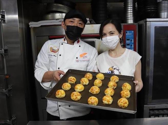 简沛恩与杨嘉明师傅共同创立「杨嘉明烘焙所」。（杨嘉明烘焙所提供）