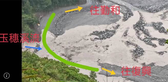 明霸克露橋便道12日被土石流沖毀，公路總局甲仙段13日說明現場的土石流問題，綠色部分為原本便道通行位置。（公路總局甲仙段提供／林瑞益高雄傳真）
