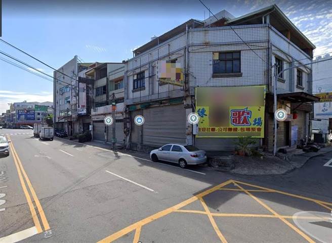 邱姓男子与陈姓友人年初至彰化市一家练歌场饮酒作乐，却酒后闹事，先是要砸店，还大闹派出所，遭彰化地院法官判处拘役40天。（摘自google地图／谢琼云彰化传真）