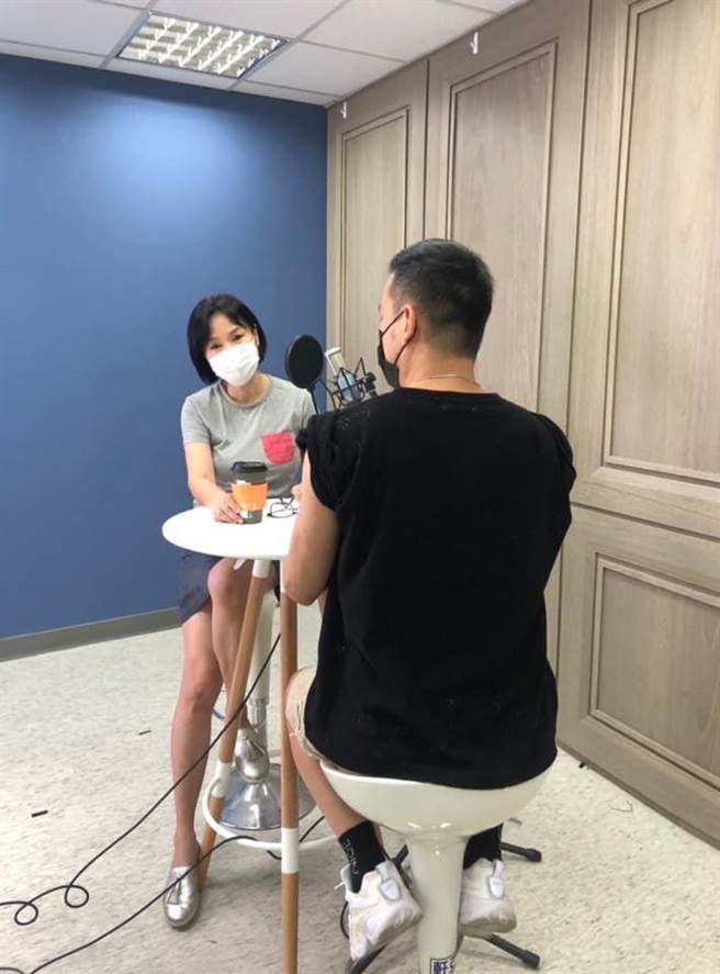 柯志恩日前分享自己参加一场网路节目座谈，意外曝光自己的好身材，引来网友的讚嘆。（摘自柯志恩脸书）