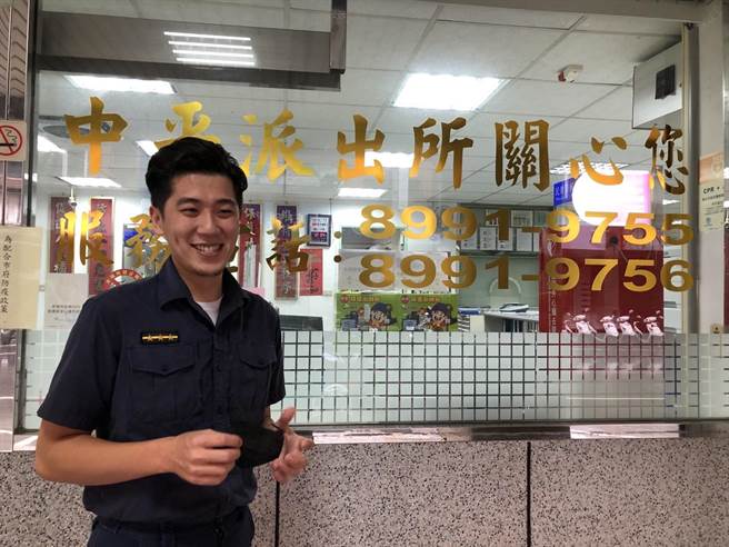 惯贼偷槟榔摊失风被逮 网友歪楼抢看帅哥警员（新庄警分局提供／戴上容新北传真）