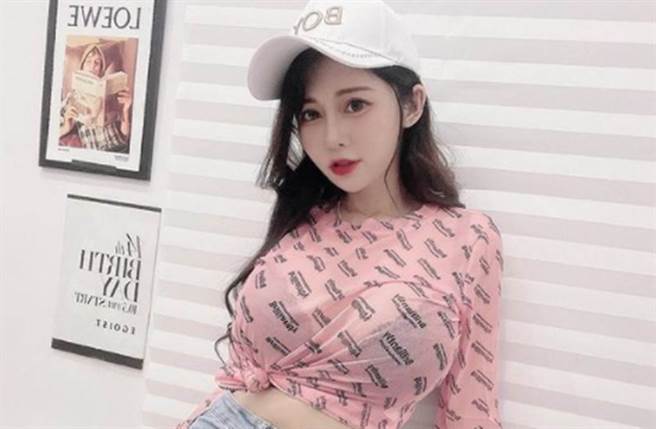 辣模安希instagram有高达121万人追踪的超人气。（图／ vickybaby61 IG）