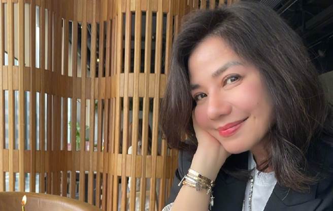 香港女神锺楚红年过半百一样美丽。（图／微博@锺楚红）