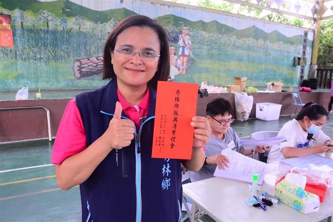 花蓮縣秀林鄉公所去年9月發放鄉民每人2000元的振興消費禮金後，今年再度獲代表會支持，預計在明年初放發鄉民每人約3000至5000元不等振興禮金，復甦鄉內經濟。（資料照）