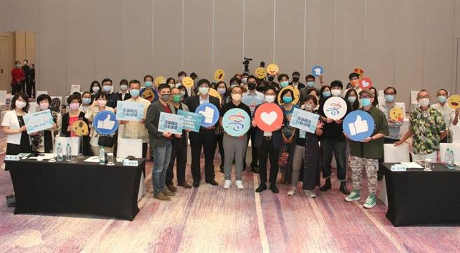 高雄市政府观光局与义守大学共同举办观光行动论坛，邀请各界学者、专家、观光业者蒞临参与。（高市观光局提供）