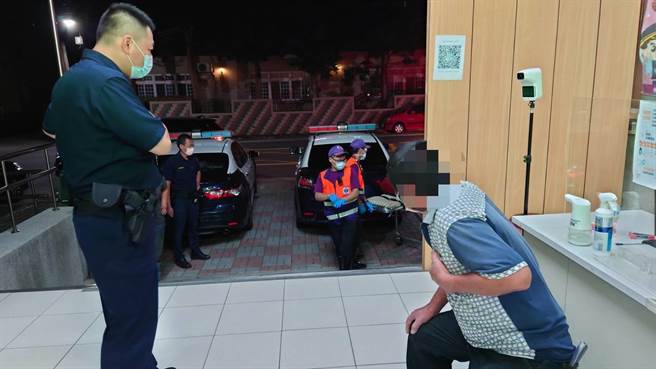 50多岁的陈姓男子前晚独自在家胸闷不舒服，求助无门下，独自走进邻近的八德警分局广兴派出所求救，捡回一命。(翻摄照片／蔡依珍桃园传真)