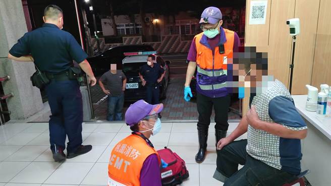 50多岁的陈姓男子前晚独自在家胸闷不舒服，求助无门下，独自走进邻近的八德警分局广兴派出所求救，捡回一命。(翻摄照片／蔡依珍桃园传真)