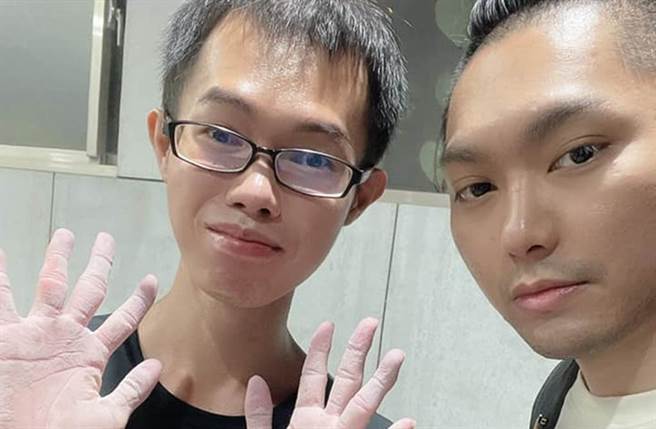 邓佳华到连千毅公司上班两天就宣布离职。（图／连千毅脸书）