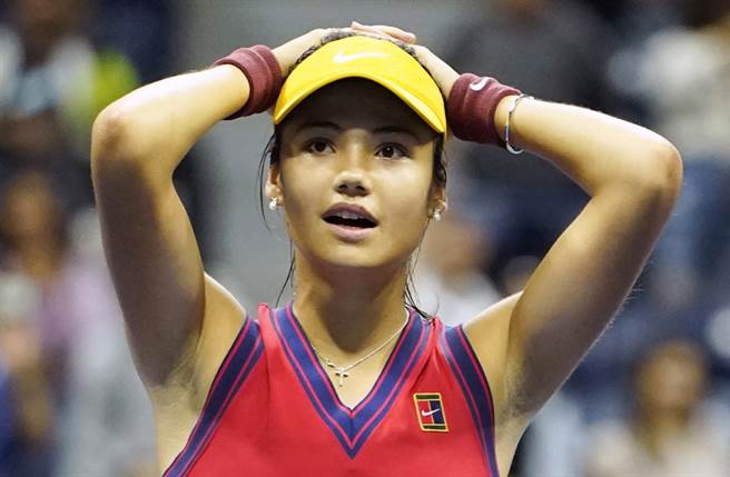 女网18岁英国华裔小将拉杜卡努，因为有明星脸，被称为「英国杨丞琳」。(图／达志提供)