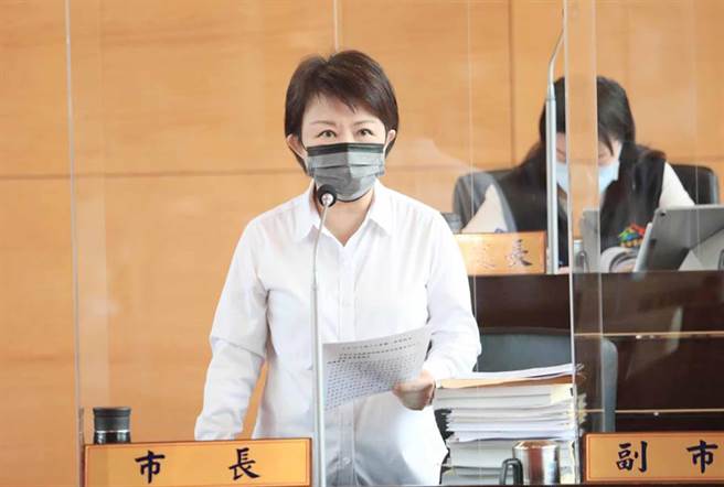 市长卢秀燕强调，针对自购疫苗计画，市府有两大考量，要市府花钱帮中央买疫苗吗？（陈世宗摄）