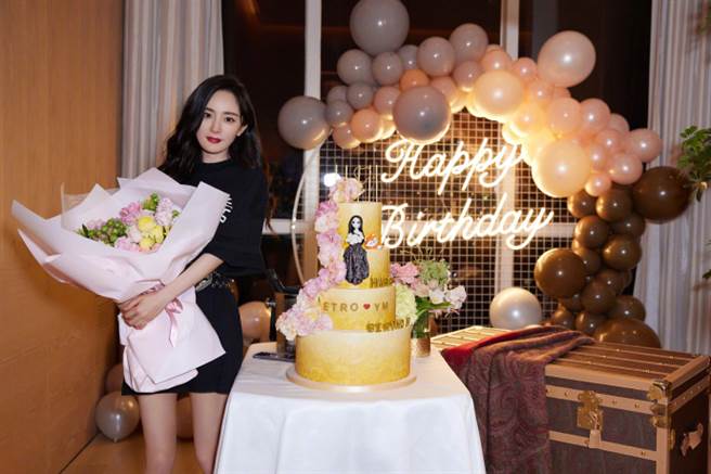 杨幂昨欢庆35岁生日。（图／微博@嘉行杨幂工作室）