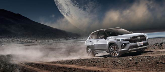 看好国车市买气回温以及国人用车需求多元，TOYOTA总代理和泰汽车发表全新COROLLA CROSS GR SPORT，有别于COROLLA CROSS车主多为40-50岁已婚有子有房的男性族群，COROLLA CROSS GR SPORT锁定更年轻的30岁男性。（TOYOTA提供）