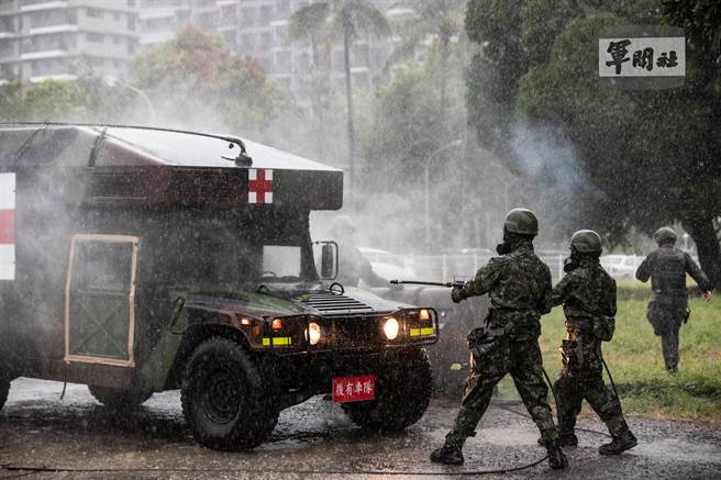 國軍第4作戰區於台南地區實施「生物疫病醫療演練」。軍聞社提供